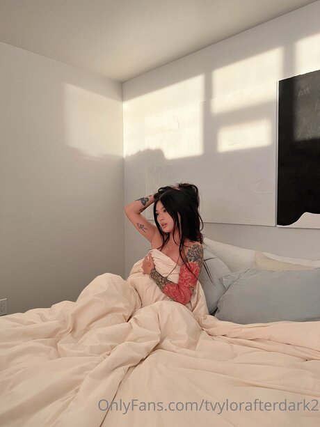 Nhiafterdark2 modelo pornografico recopilación