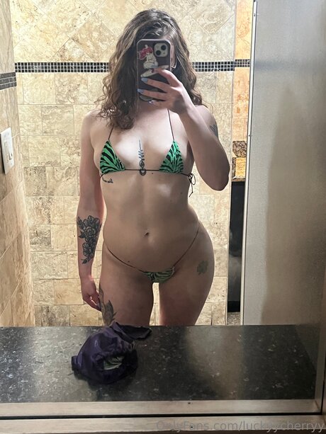 Luckyycherryy modelo superior imágenes