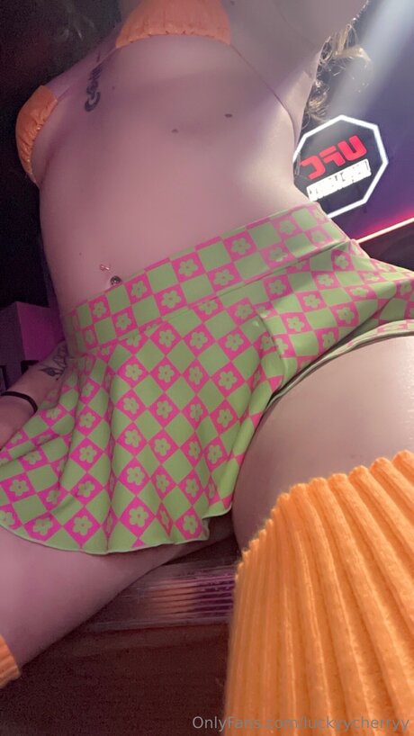 Luckyycherryy actriz de desnudos archivo