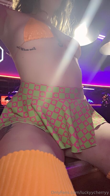 Luckyycherryy actriz porno imagen