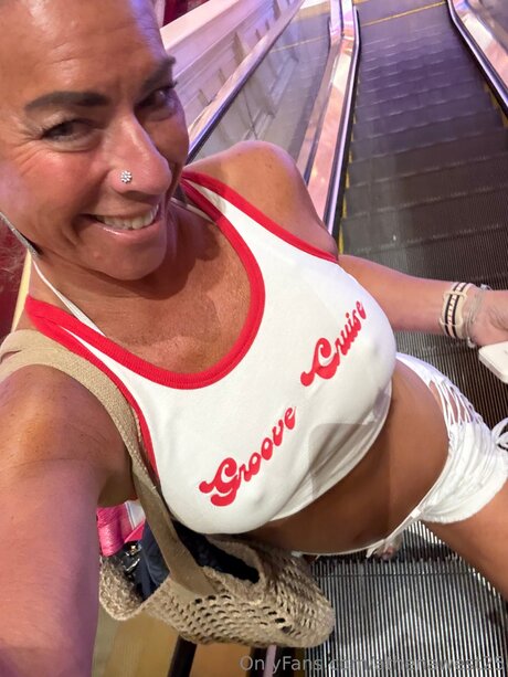 Athenawest25 estrella adulta archivo