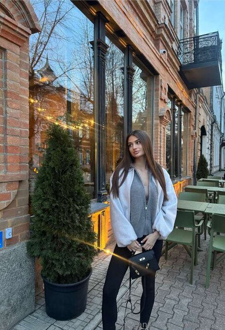 Amelia Lovis estrella galería