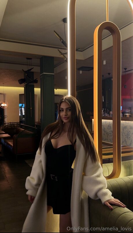 Amelia Lovis modelo perfecto galerías