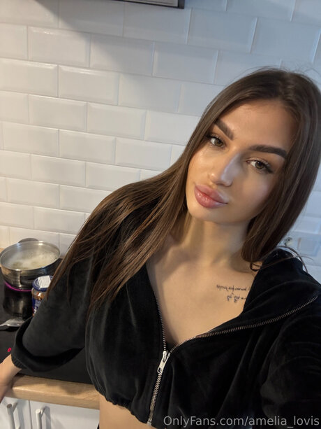 Amelia Lovis sexo modelo imágenes