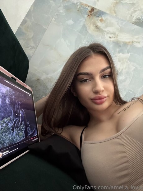 Amelia Lovis estrella porno hermosa foto