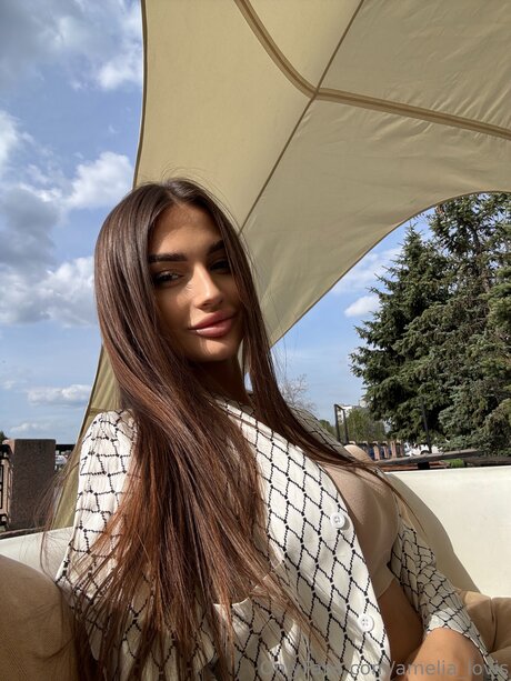 Amelia Lovis estrella porno en alta definición foto