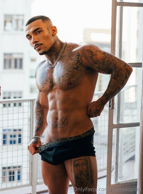 Mateospina modelo de alta calidad galería