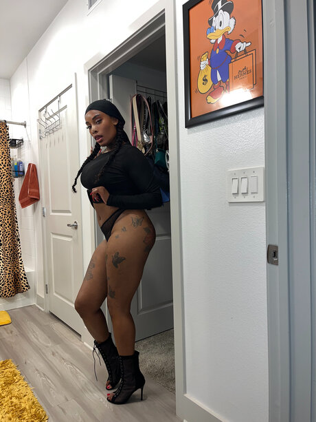 Yourfavgirlrw actriz desnuda fotos