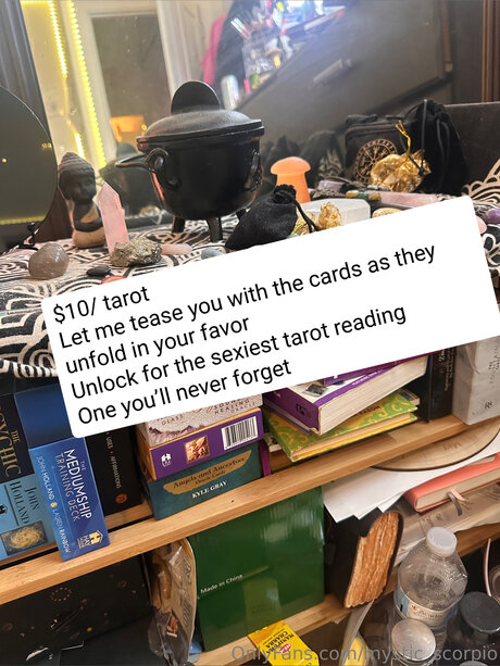 Mystic Scorpio modelo erótico foto