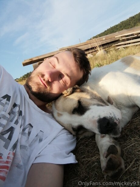 Mickey93 estrella porno exclusiva archivo