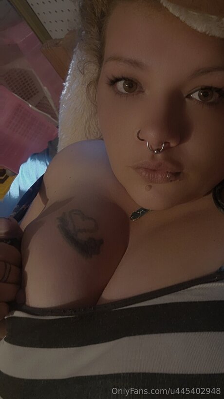 U445402948 estrella porno adulto imagen