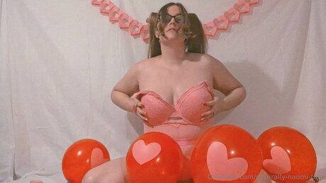 Naturally Naomi Free modelo desnuda imagen