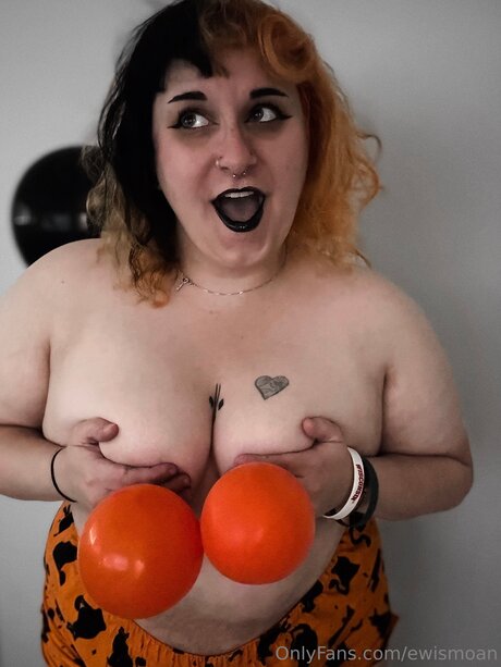 Ewismoan modelo desnudo fotos