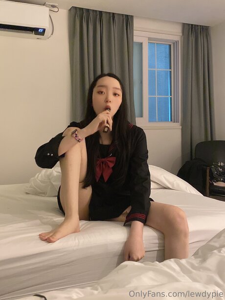 Lewdypie modelo hd foto