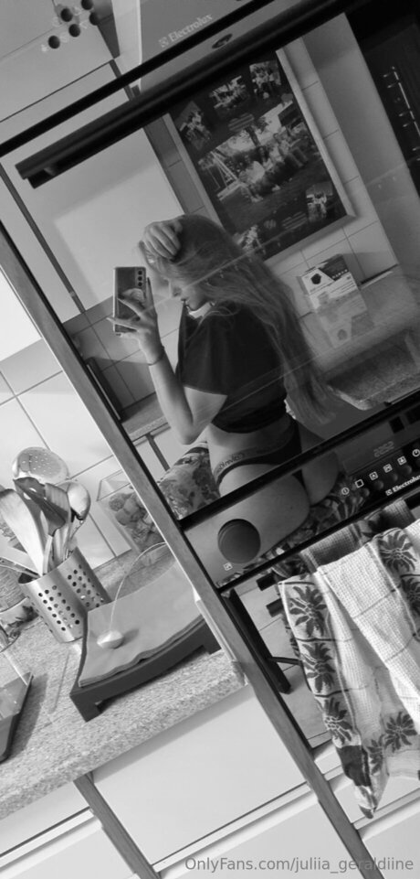 Juliia Geraldiine modelo desnudo fotos