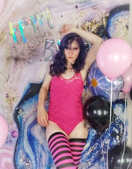 Kittengirlnextdoorfree modelo adulto fotos