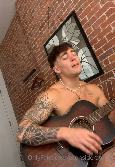 Aconsideratetop bonita modelo foto