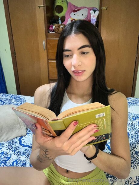 Debora Vibes modelo superior imagen