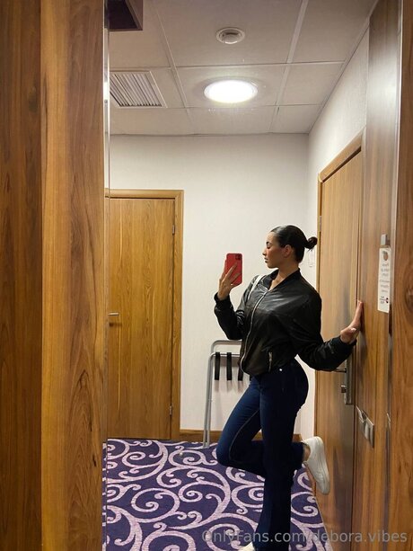 Debora Vibes hermosa actriz imagen