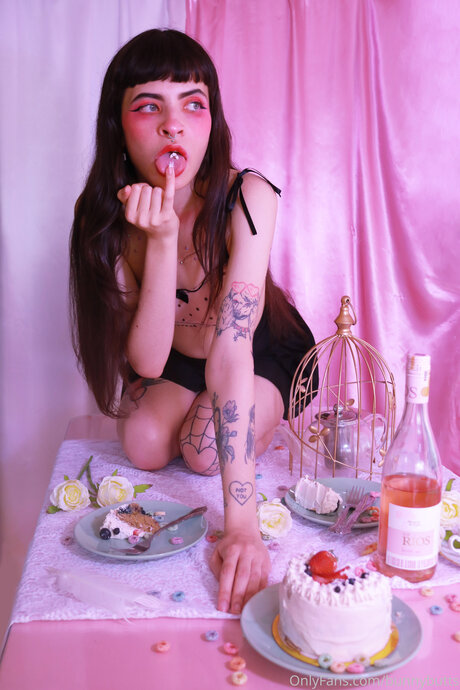 Bunnybutts modelo desnudo imágenes