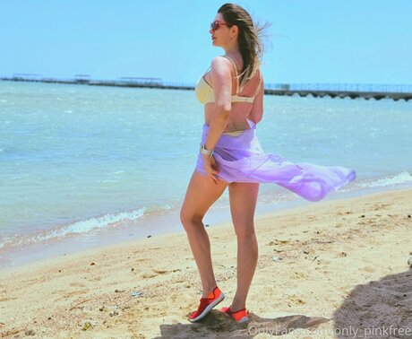 Only Pinkfree bonita actriz foto