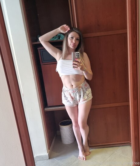 Only Pinkfree actriz atractiva imagen