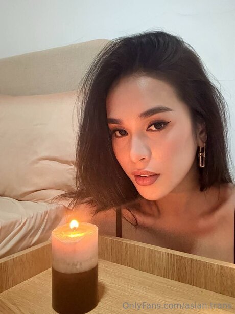 Asian Trans hermosa modelo imágenes