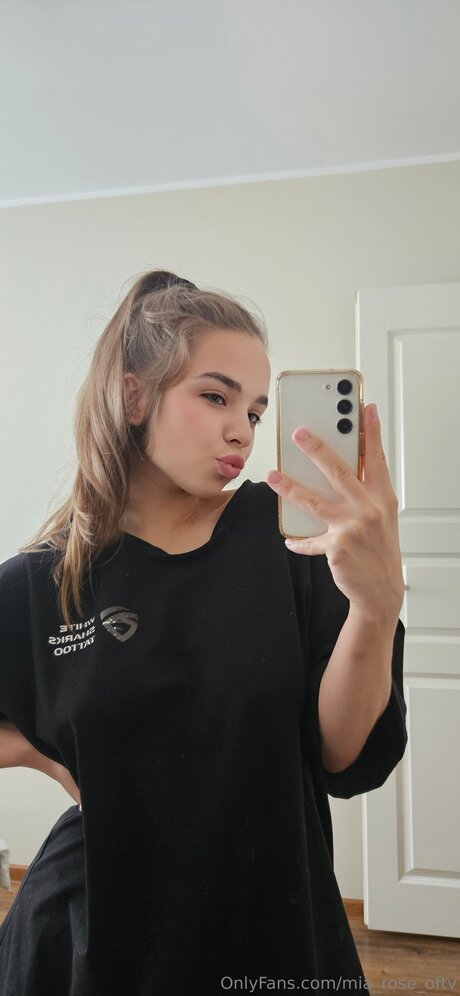 Mia Rose Oftv linda estrella imágenes