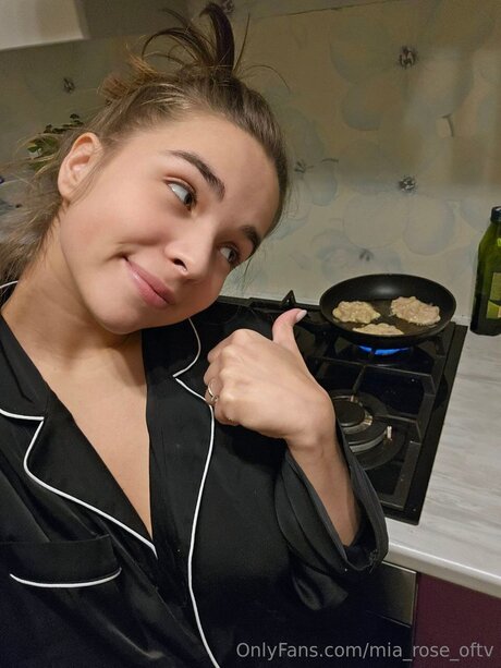 Mia Rose Oftv actriz atractiva galerías