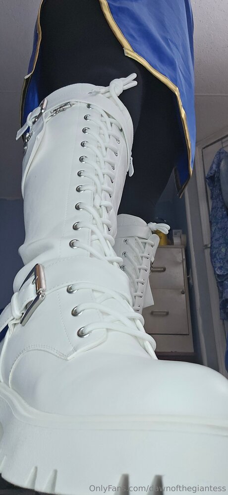 Dawnofthegiantess modelo xxx imágenes