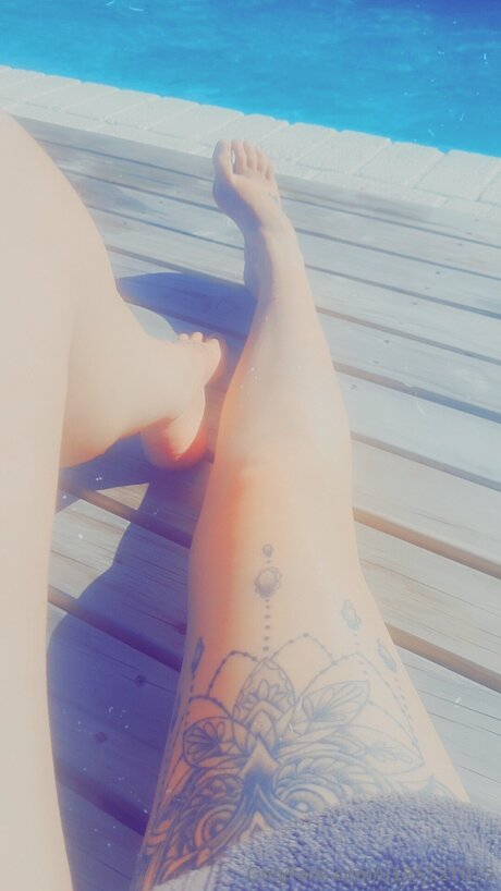 U185127015 modelo adulto foto