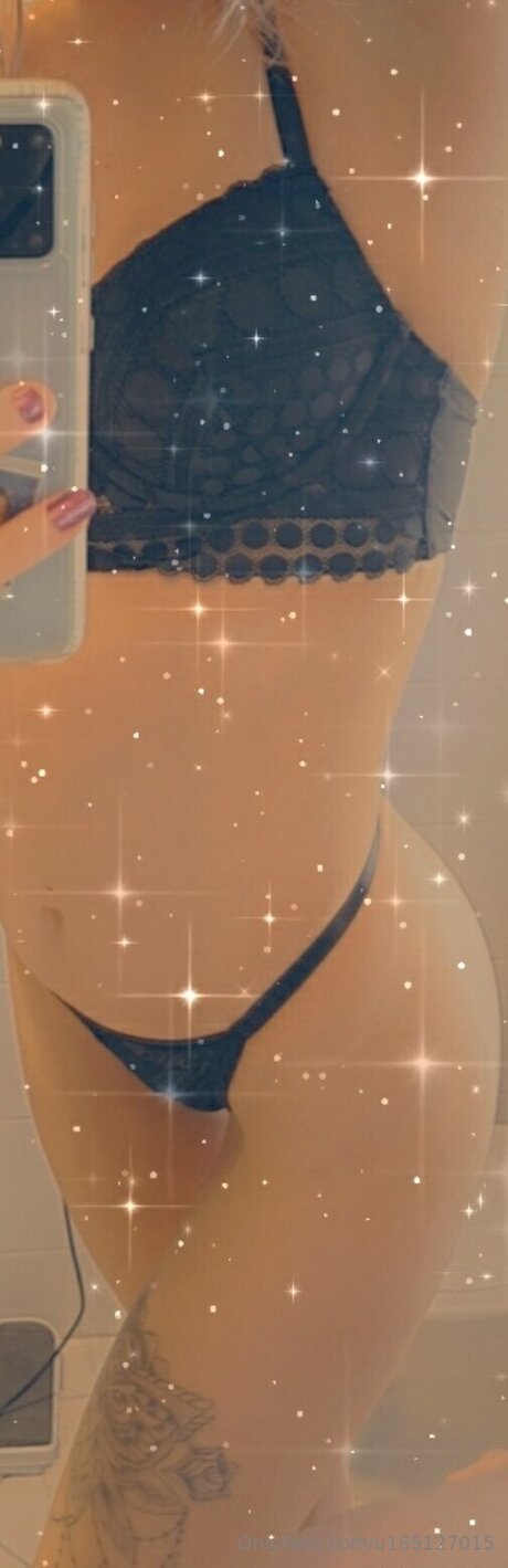 U185127015 estrella porno atractiva foto