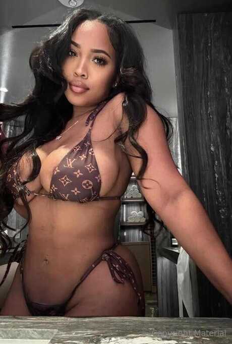 Misskaelynmarievip modelo desnudos galería