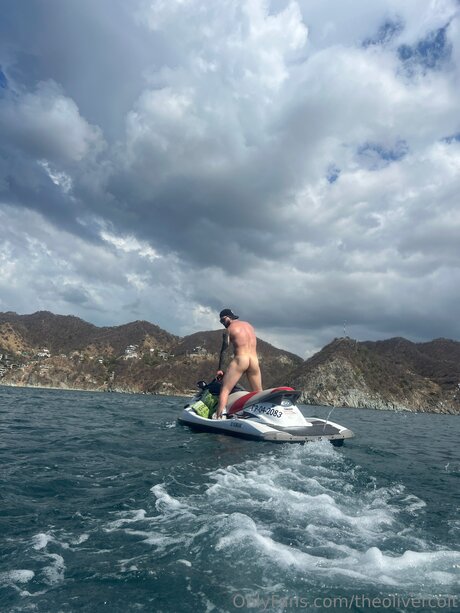 Theolivercolt modelo gratis imagen