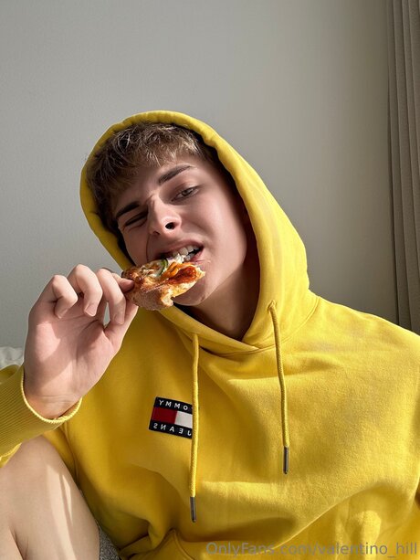 Valentino Hill modelo desnudo fotos