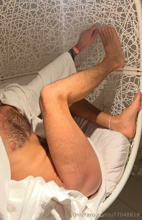 U77048819 linda estrella foto