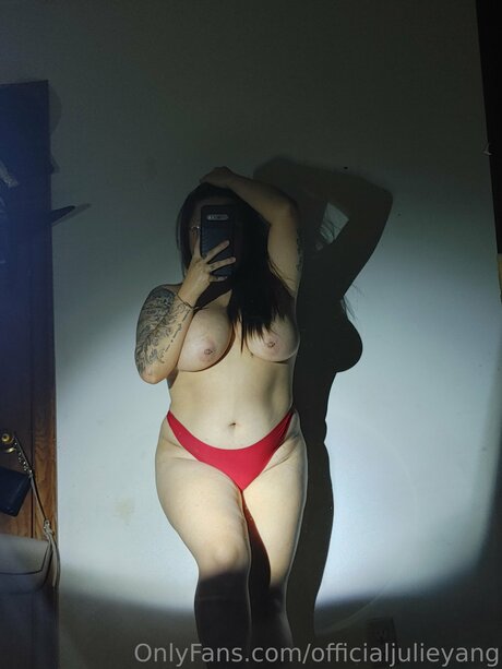 Officialjulieyang linda estrella imágenes