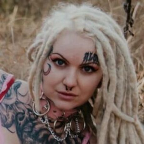 luckylou 666 hermosa modelo archivo