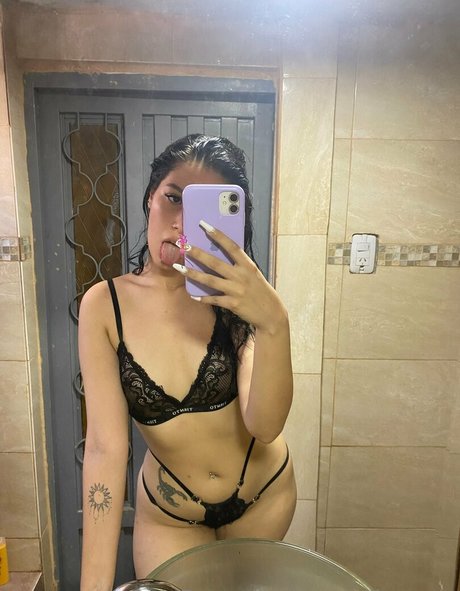 travesti de pene pequeño onlyfans hermosa exclusiva imagen