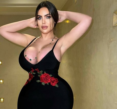 Noure Sahli estrella porno de arte archivo