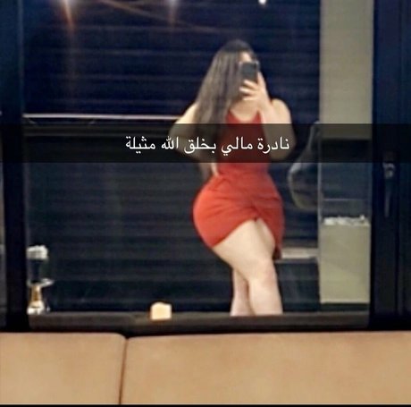 Noure Sahli modelo de alta calidad imagen