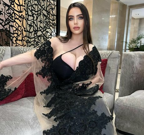 Noure Sahli bonita estrella archivo