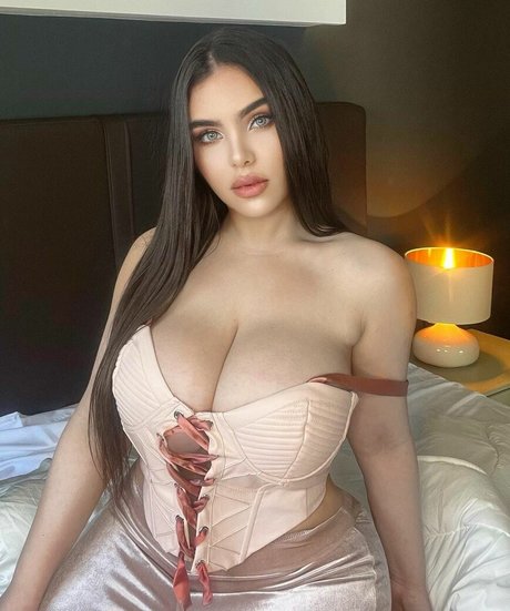 Noure Sahli estrella porno xxx galería