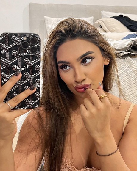 simmykk actriz erótica imagen