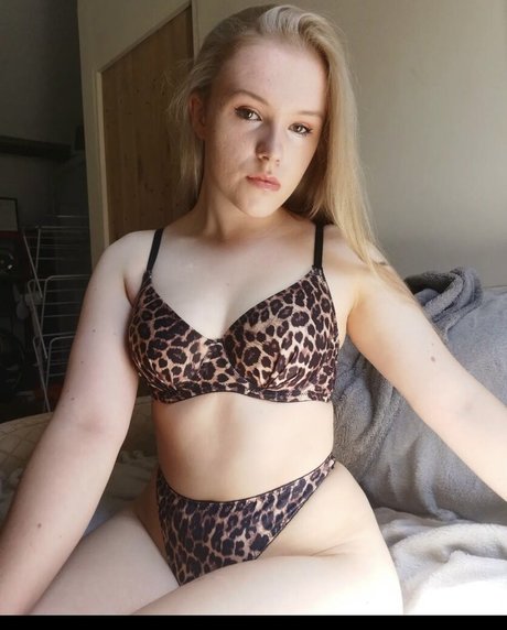 Thatlittleminigirl modelo sexual archivo