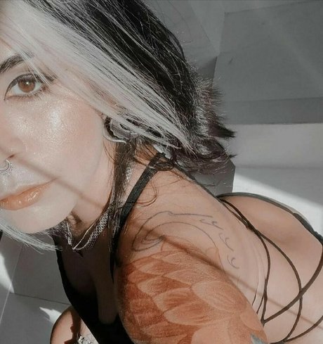 Dark Rogue modelo desnuda foto