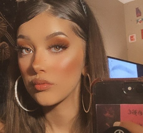 Chlo Poko actriz atractiva foto