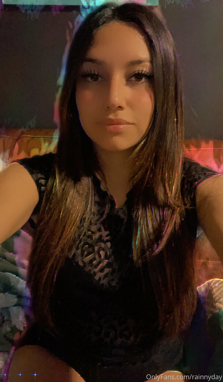 rainnyday estrella porno atractiva imágenes