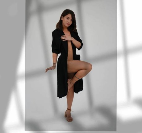 Cecilia Bob modelo desnuda imágenes