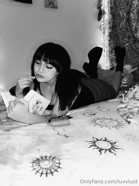 Januarymarii sexo modelo fotos